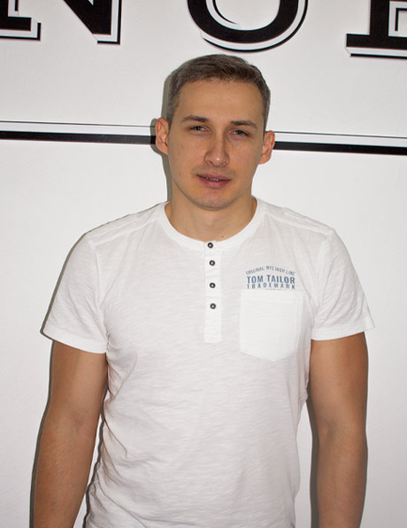 Куратор курса Чесноков Александр Middle Front-End разработчик. Опыт работы 3+ лет